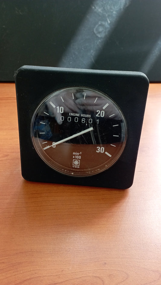 VDO Contagiri 0 - 3000 GIRI comprensivo di contaore 12 V in scatola originale