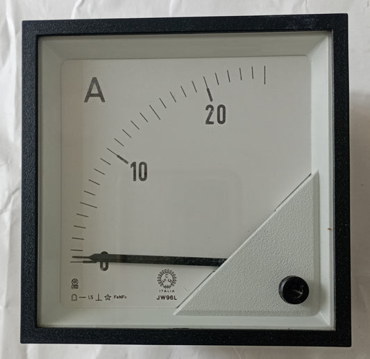 Amperometro analogico da 0 a 20