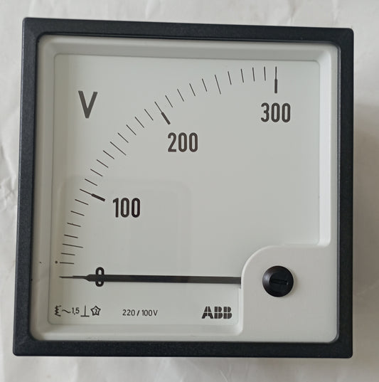 Voltmetro analogico nuovo, ABB con Puntatore da 0 a 300