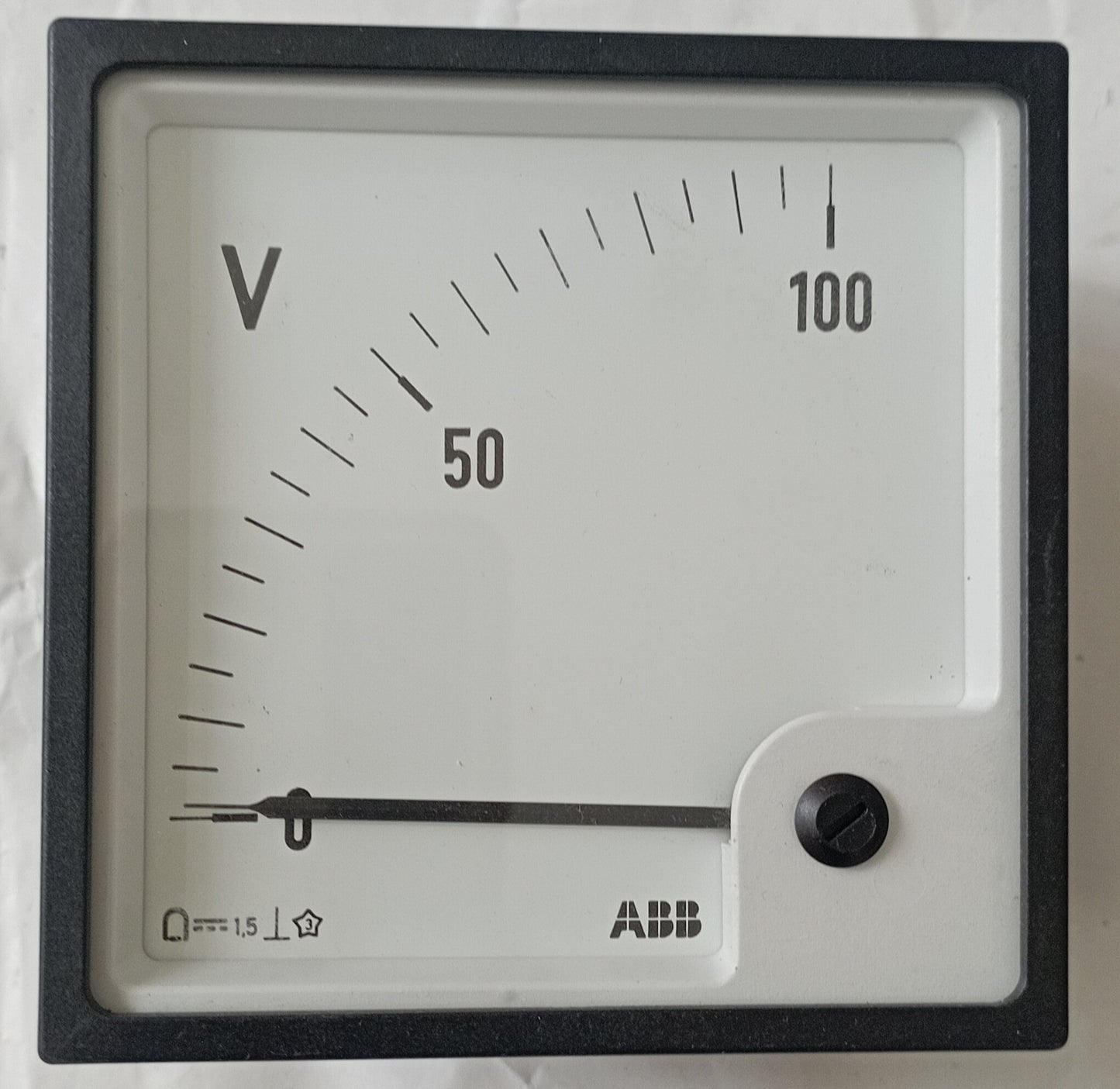 Voltmetro analogico nuovo, ABB con Puntatore da 0 a 100