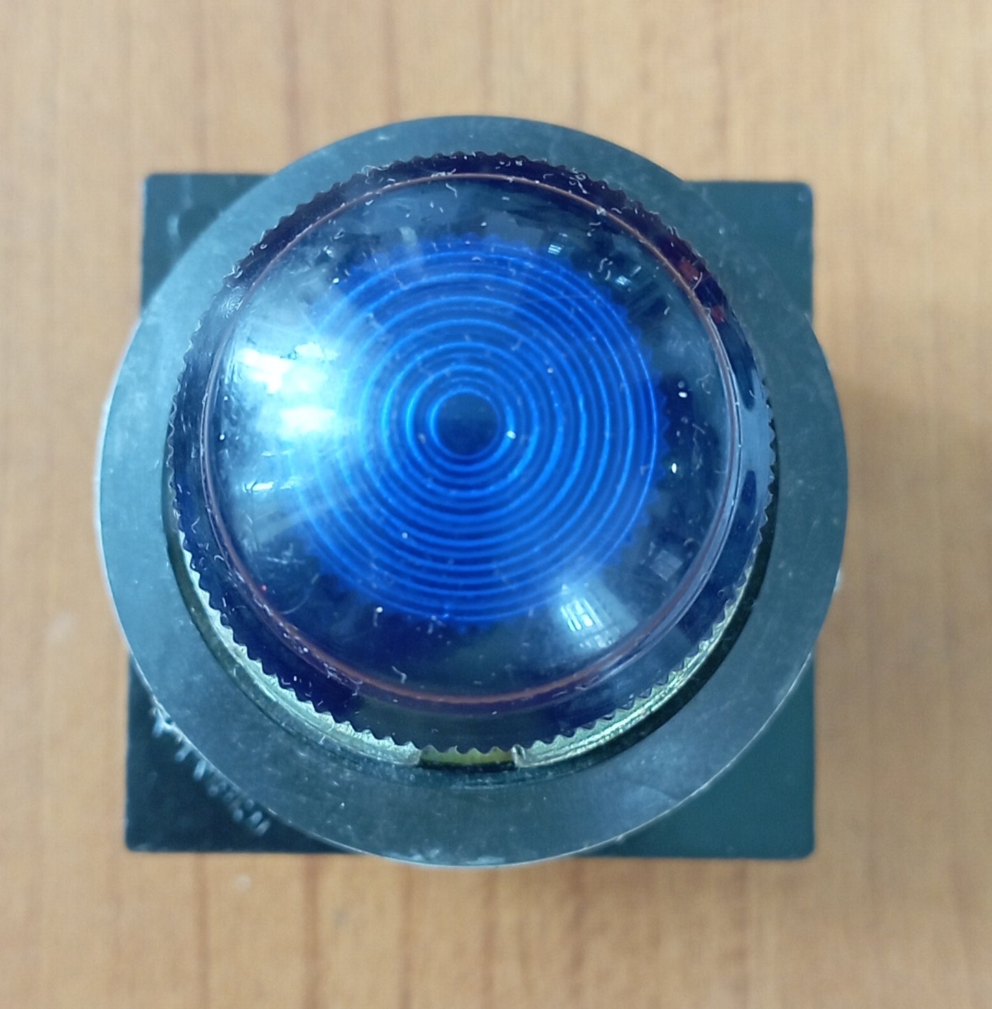 Cema 077 077LDB9 125V 3W max
Colore blu