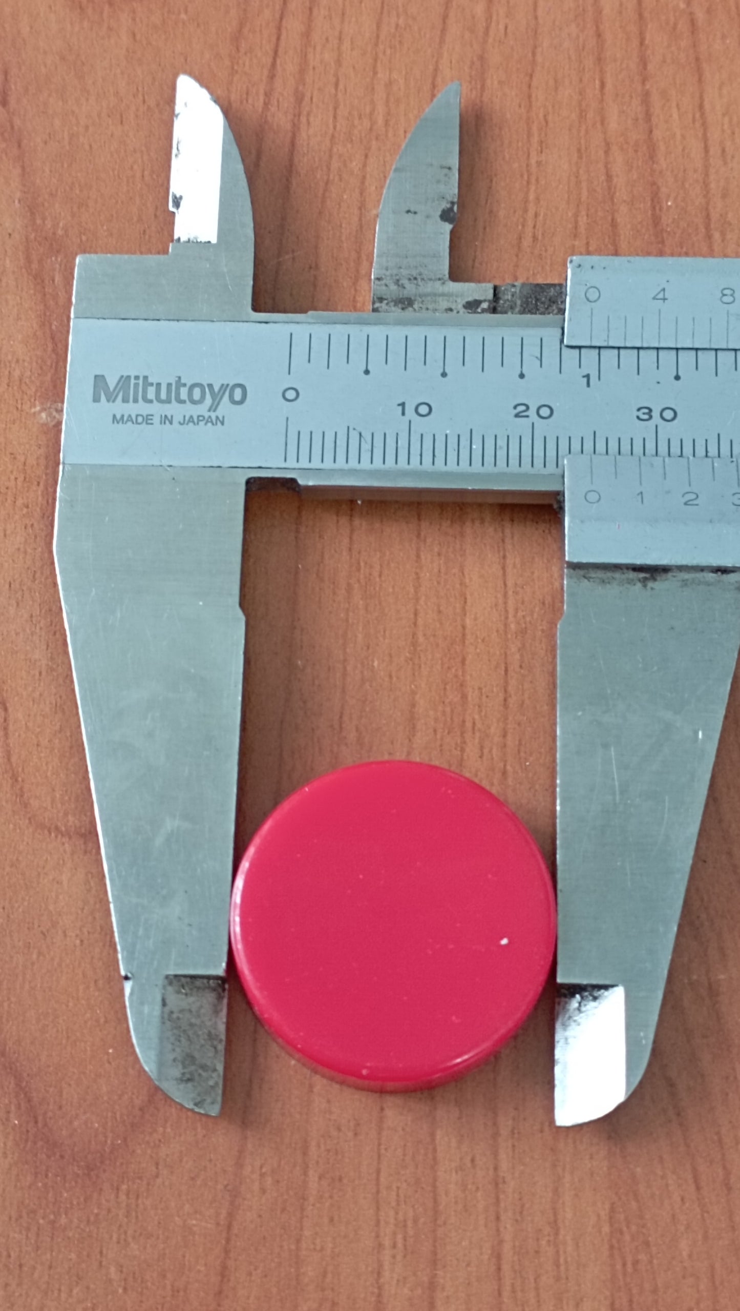 Bottone rosso, senza guardia marchio CEMA