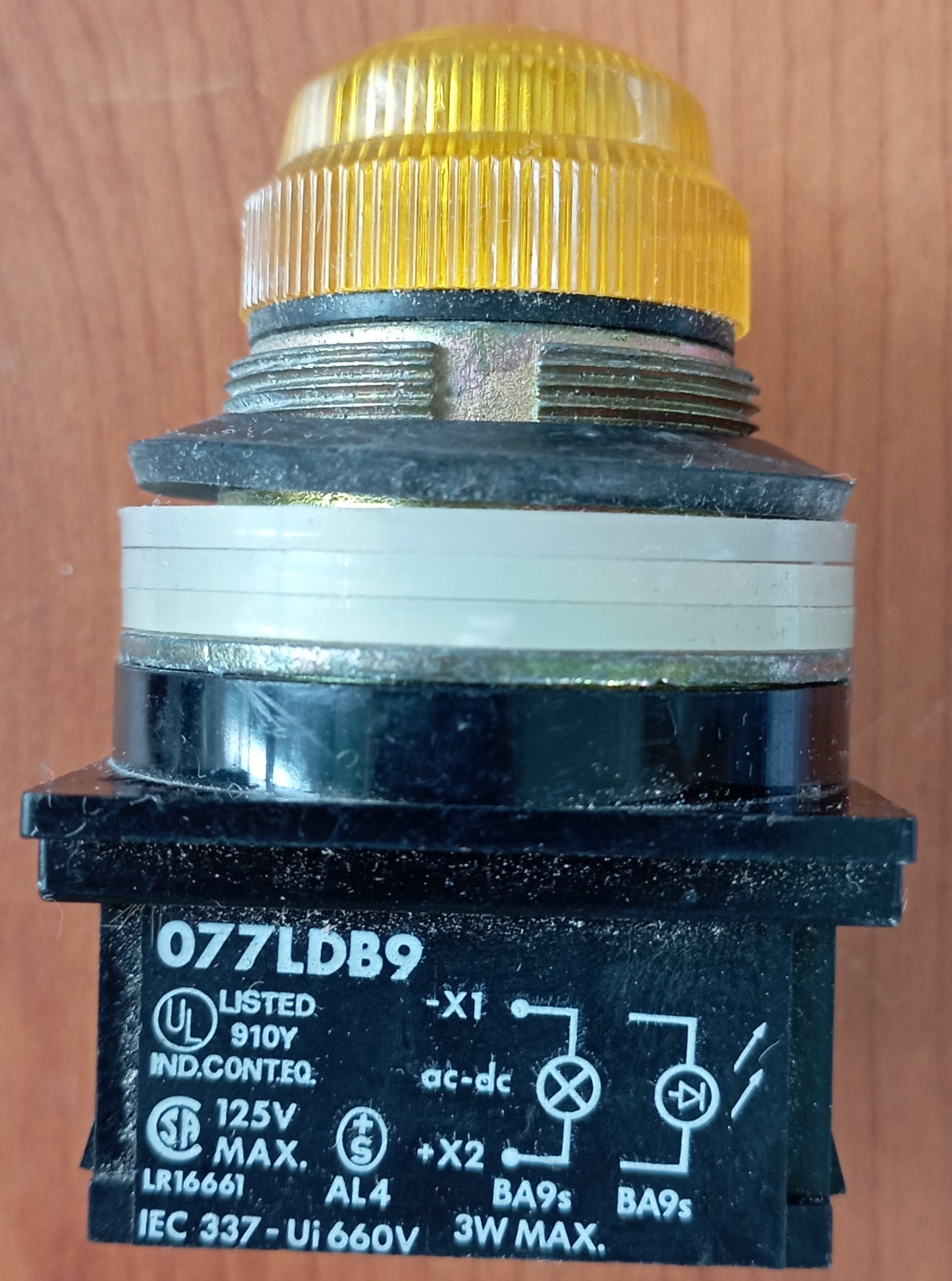 Cema 077 077LDB9 125V 3W max
Colore giallo