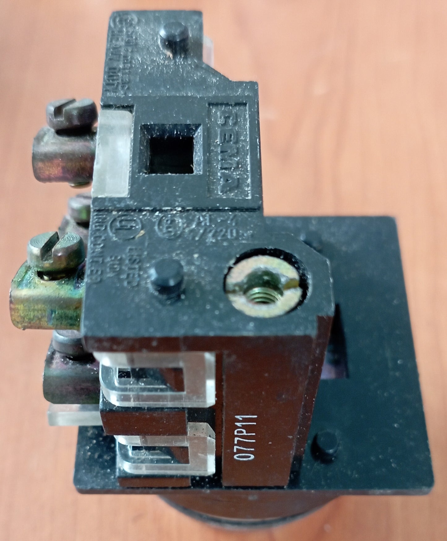 Pulsante CEMA, comprensivo di ghiera e contatto