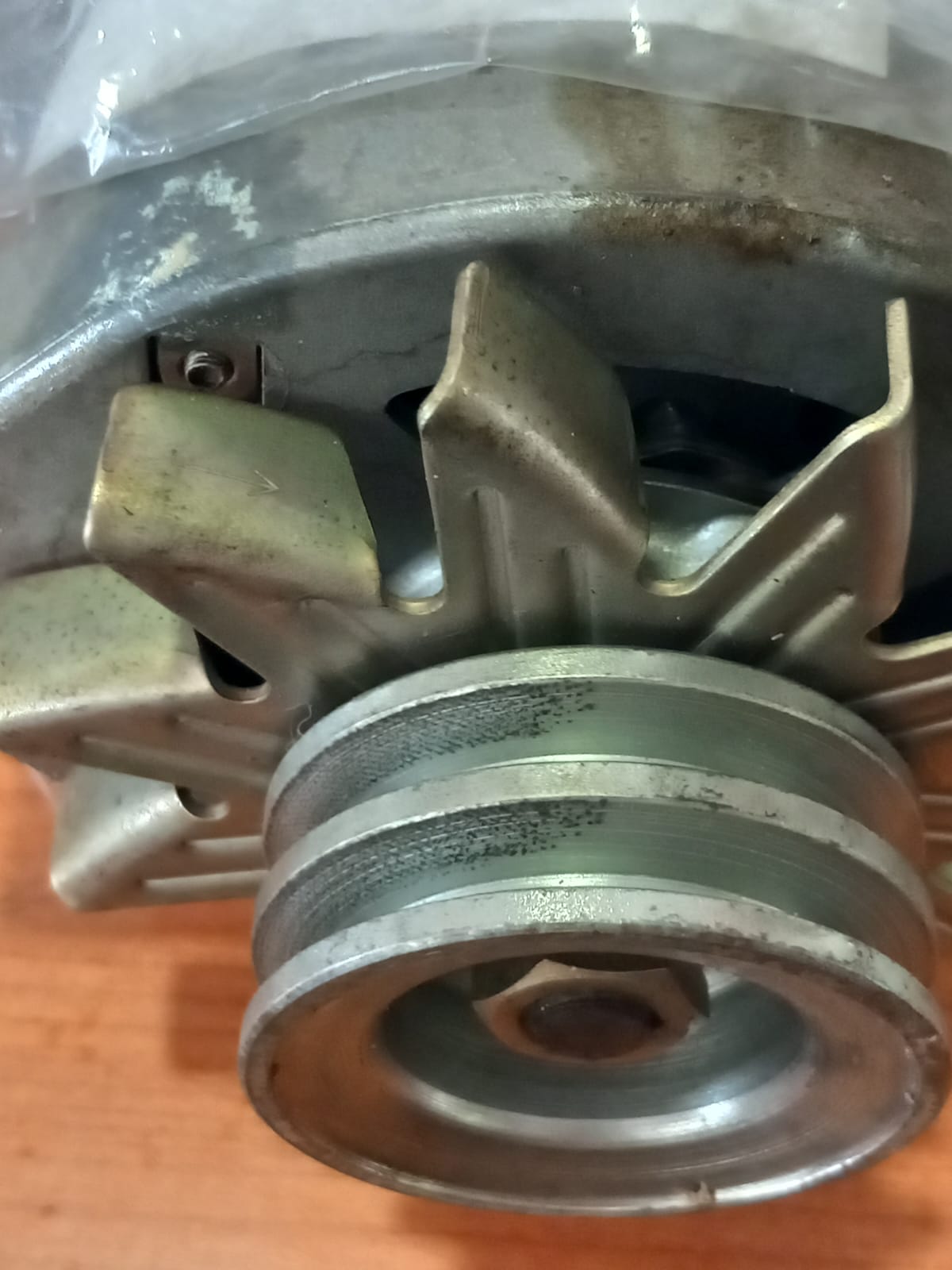 ALTERNATORE Valeo 2937430, 9AR3743G
28V 45Amp completo di puleggia con rotazione a destra