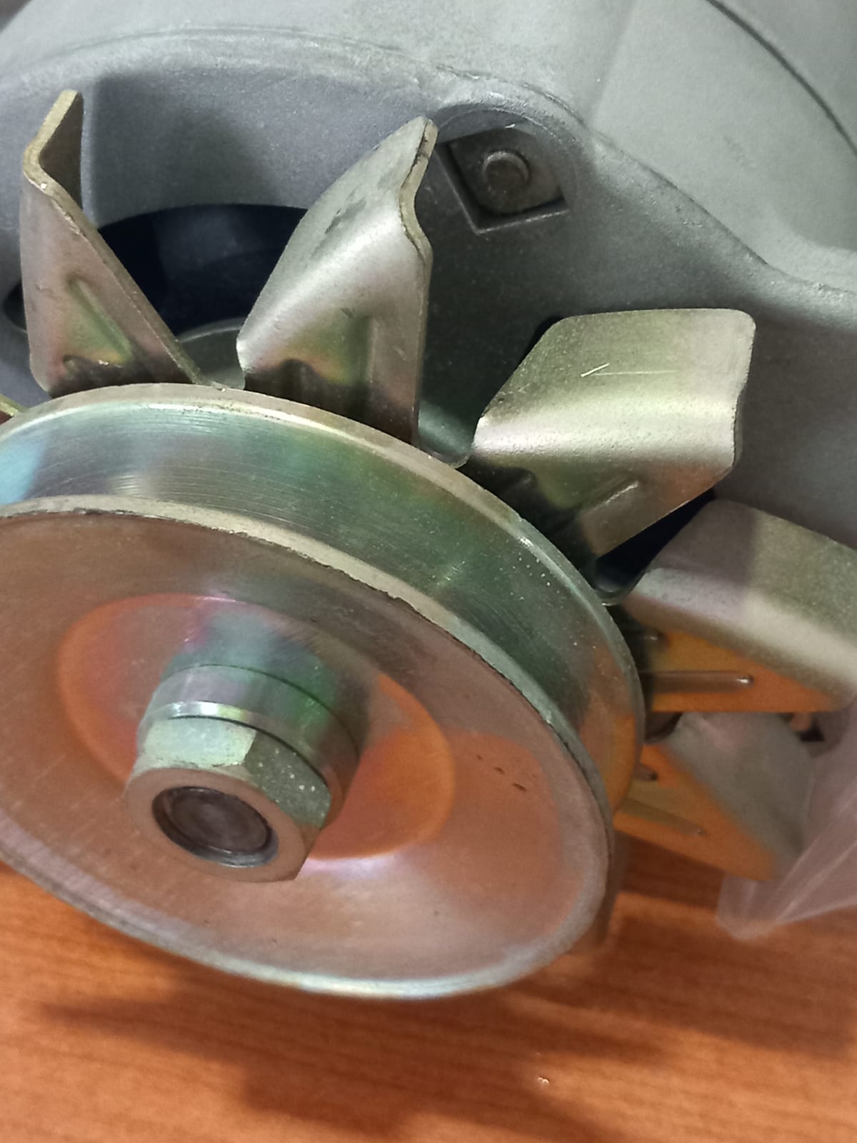 ALTERNATORE Valeo 2937430, 9AR3743G
28V 45Amp comprensivo di puleggia e rotazione a sinistra