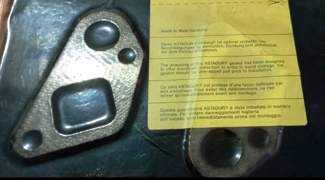 SET GUARNIZIONI COLLETTORE
Adatto a
Numero di riferimento OE Volvo : 876144, 838673