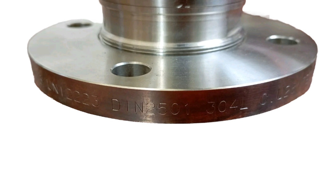 Valvola a sfera flangiata per gas in  acciaio inox aisi 316 DN40 PN40 con flange girevoli DN50 PN6 con leva per apertura e chiusura.