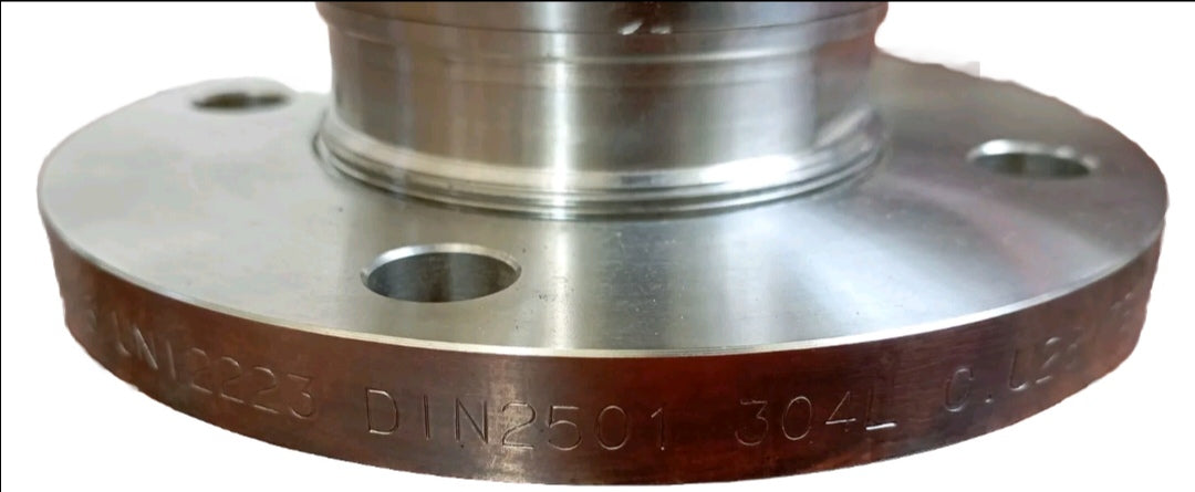 Valvola a sfera flangiata per gas in  acciaio inox aisi 316 DN40 PN40 con flange girevoli DN50 PN6 con leva per apertura e chiusura.