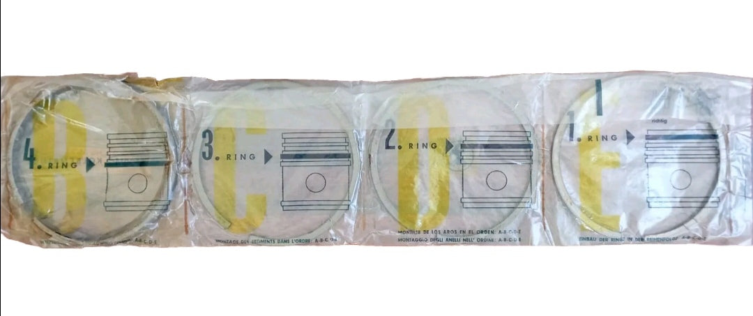 Fasce elastiche per pistoni DEUTZ F6 M 716 6 zyl Kit Composto da n 4 Fasce.
135 x 4 x 3 x 3 x 6 mm