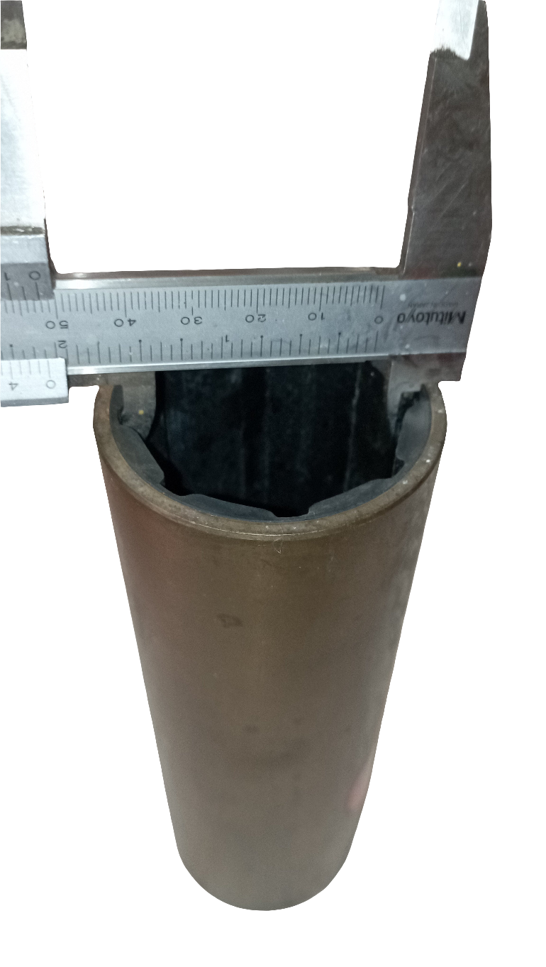 Boccola per astuccio assi porta eliche in bronzo esterno e gomma auto lubrificante interna.