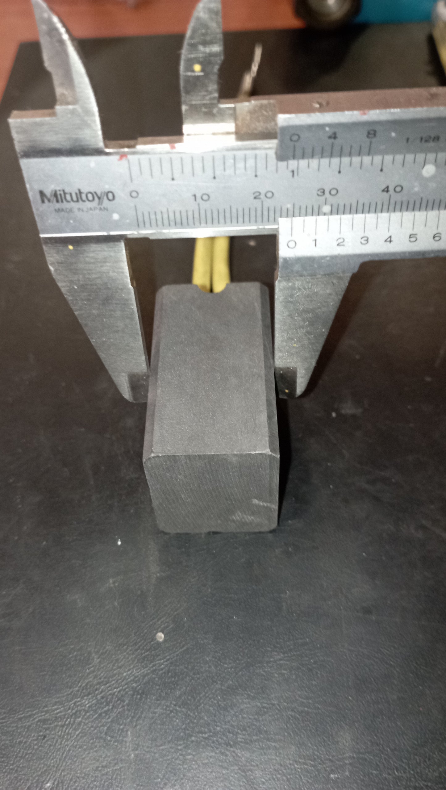 Spazzola in carbonio RE54 30106