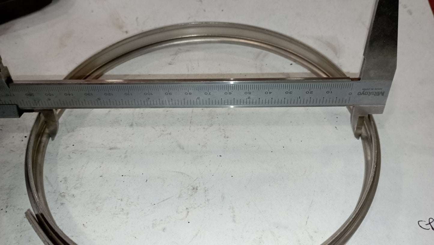 Collare in acciaio inox completo di tirante per chiusura