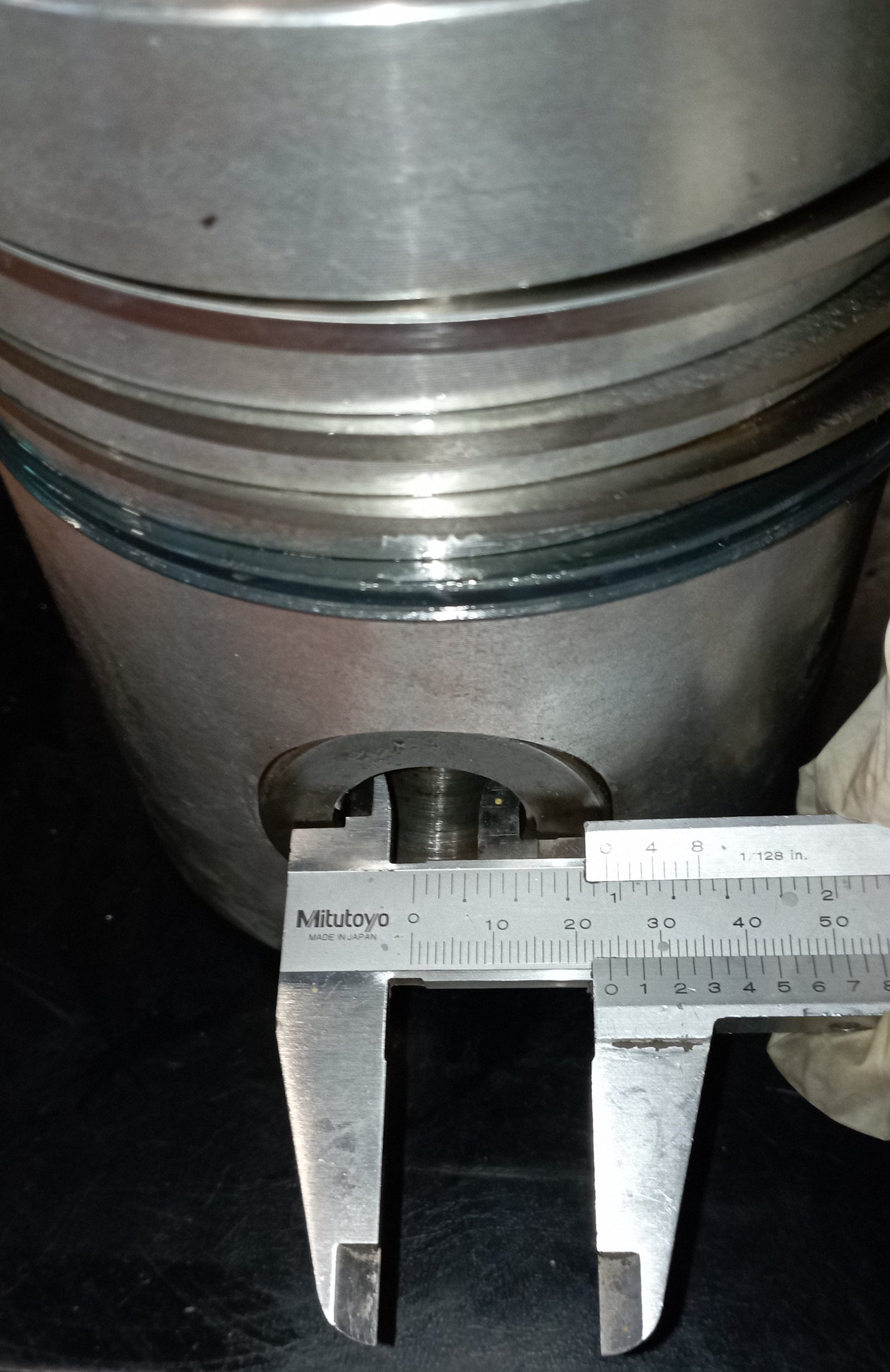 Pistone completo di 4 fasce e anelli seeger MWM