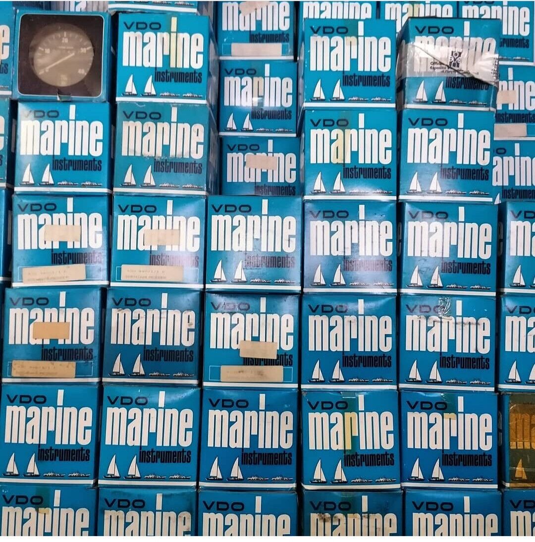 VDO Contagiri 0 - 4000 GIRI comprensivo di contaore 24 V in scatola originale