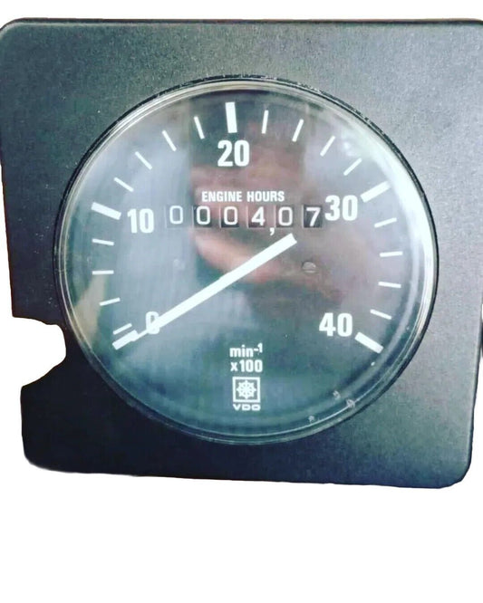 VDO Contagiri 0 - 4000 GIRI comprensivo di contaore 24 V in scatola originale