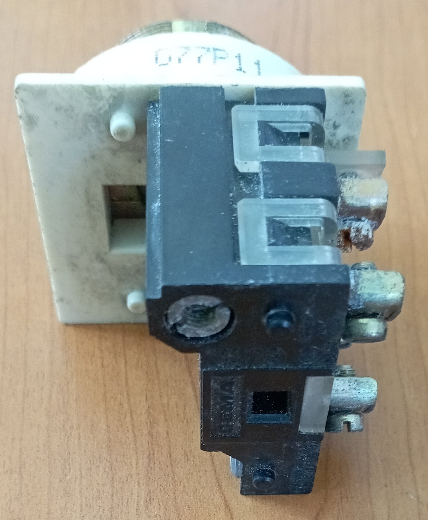 CEMA CGE 077P11 pulsante normale momentaneo NC+NA