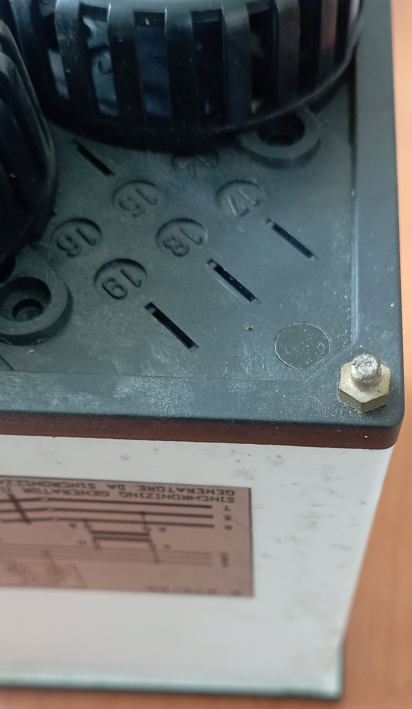 Generatore sincronizzate S270/2A doppio misuratore di frequenza