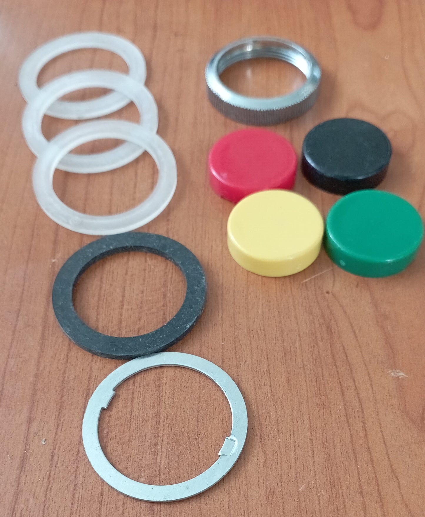 Corredo ghiera bassa, bottoni nero, rosso, verde, giallo marchio CEMA.