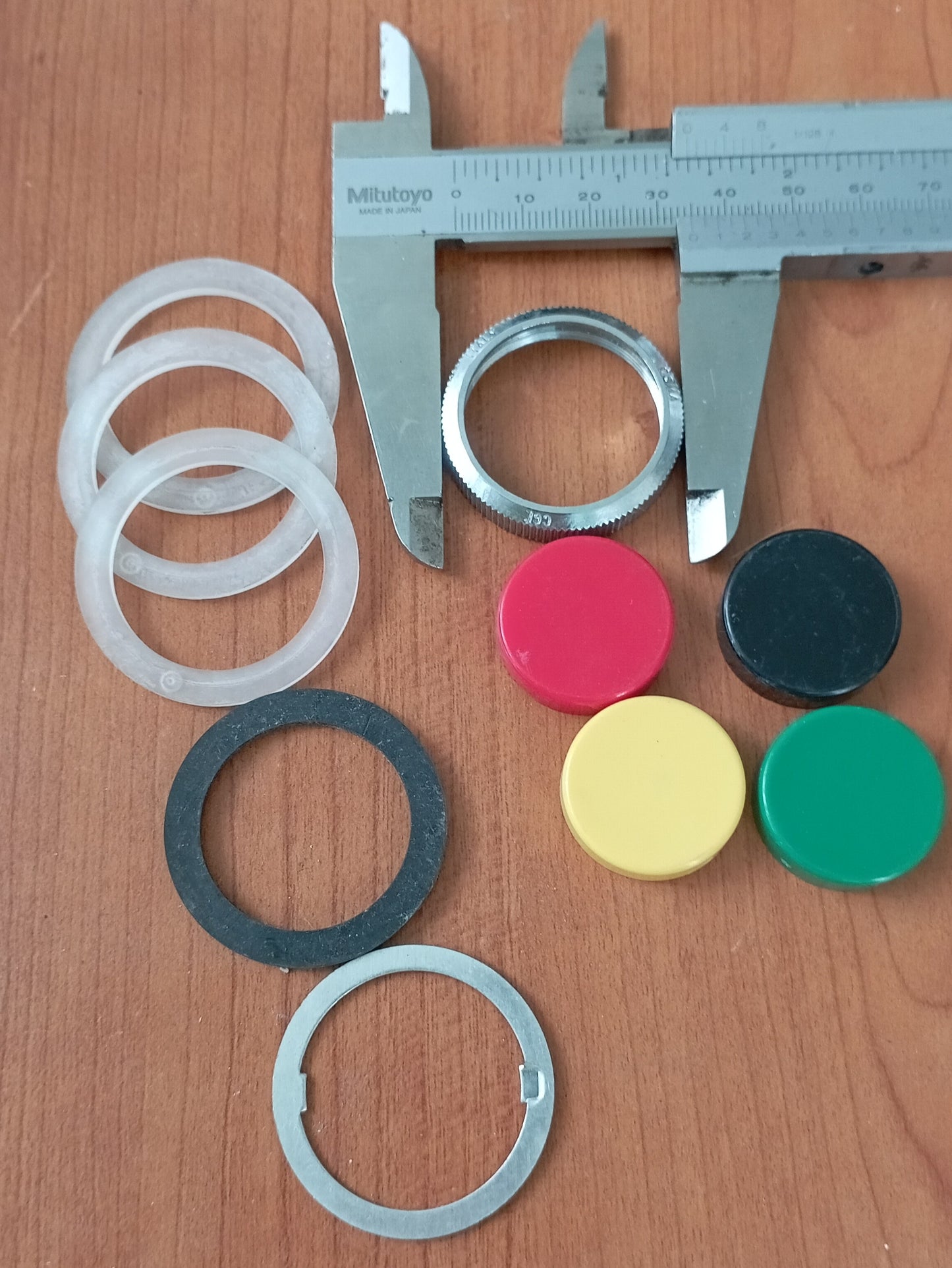 Corredo ghiera bassa, bottoni nero, rosso, verde, giallo marchio CEMA.