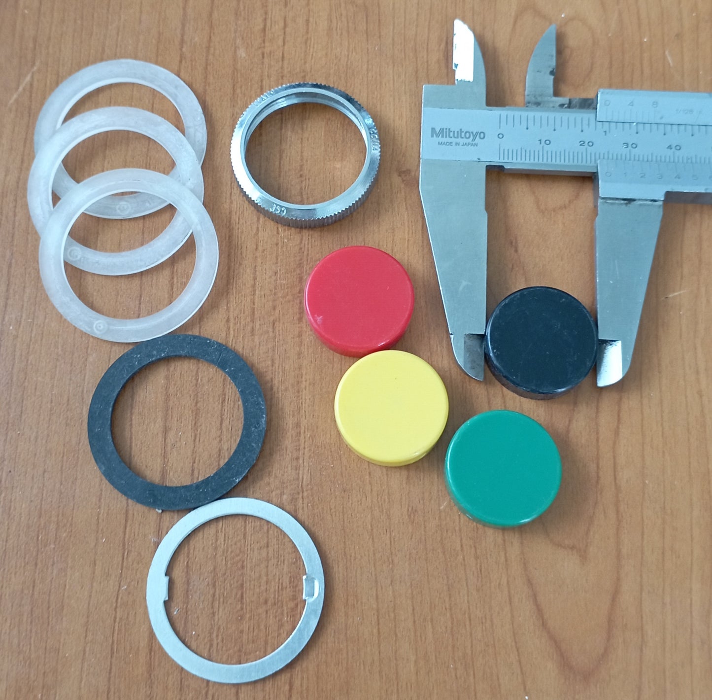 Corredo ghiera bassa, bottoni nero, rosso, verde, giallo marchio CEMA.