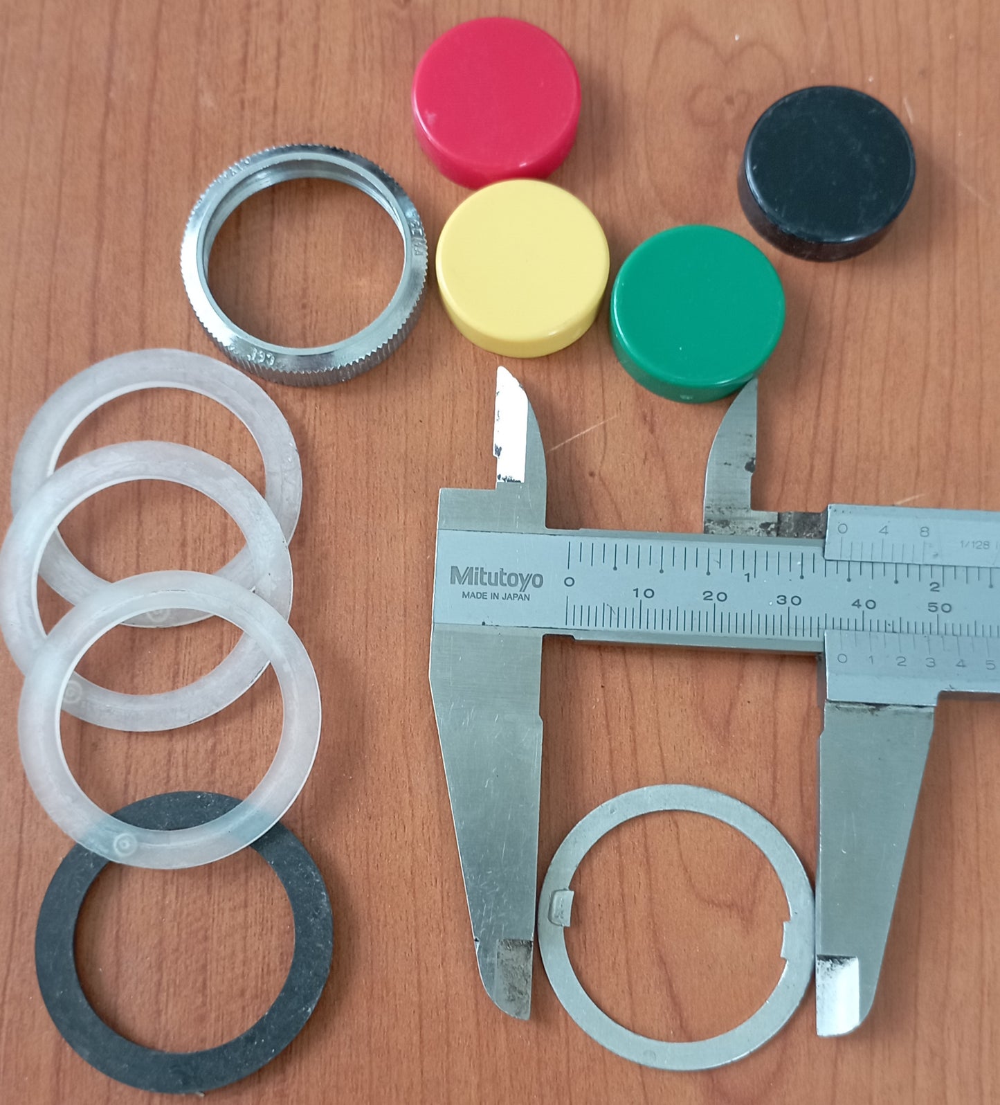 Corredo ghiera bassa, bottoni nero, rosso, verde, giallo marchio CEMA.