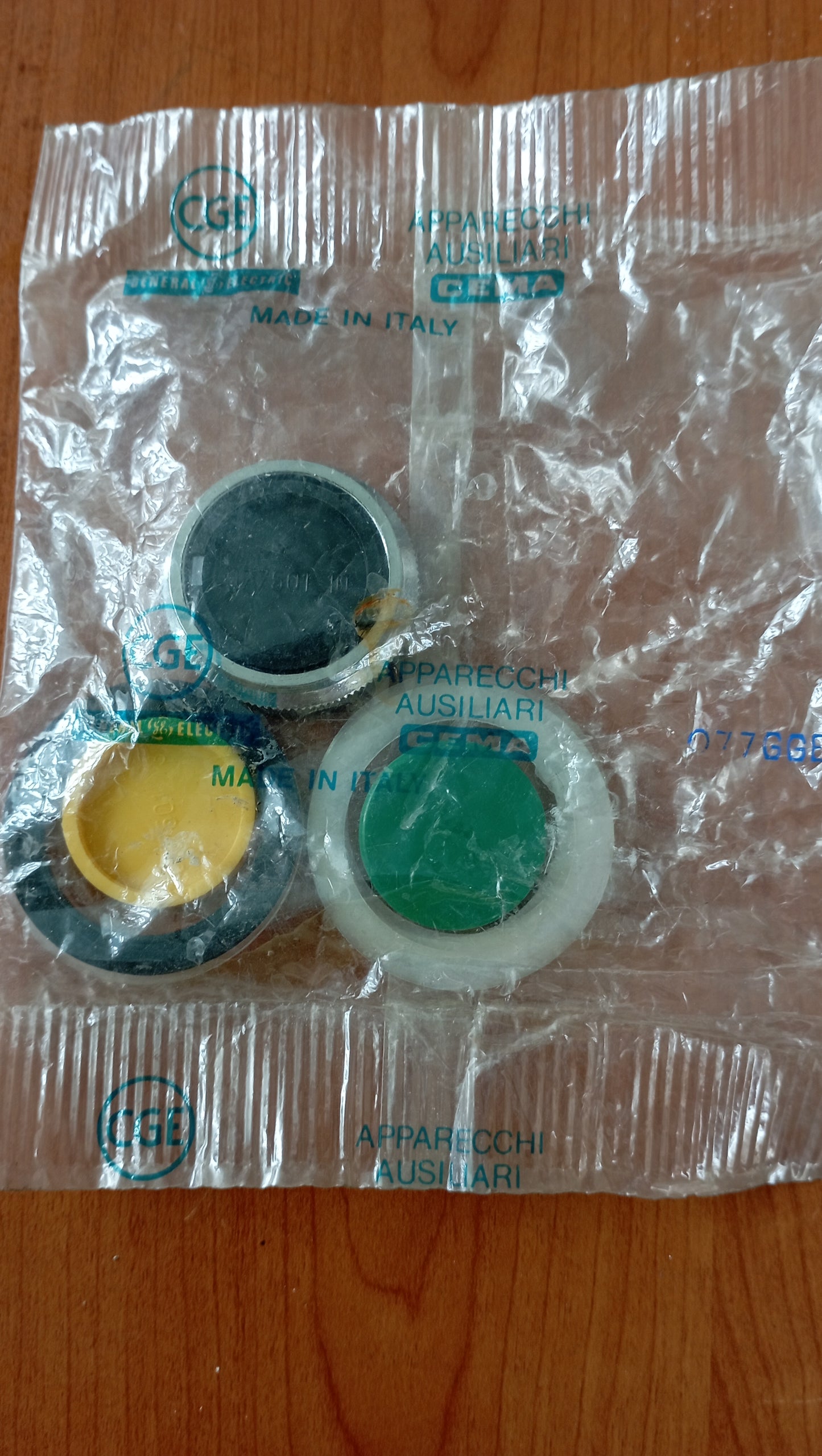 Corredo ghiera alta, bottoni nero, rosso, verde, giallo marchio CEMA.