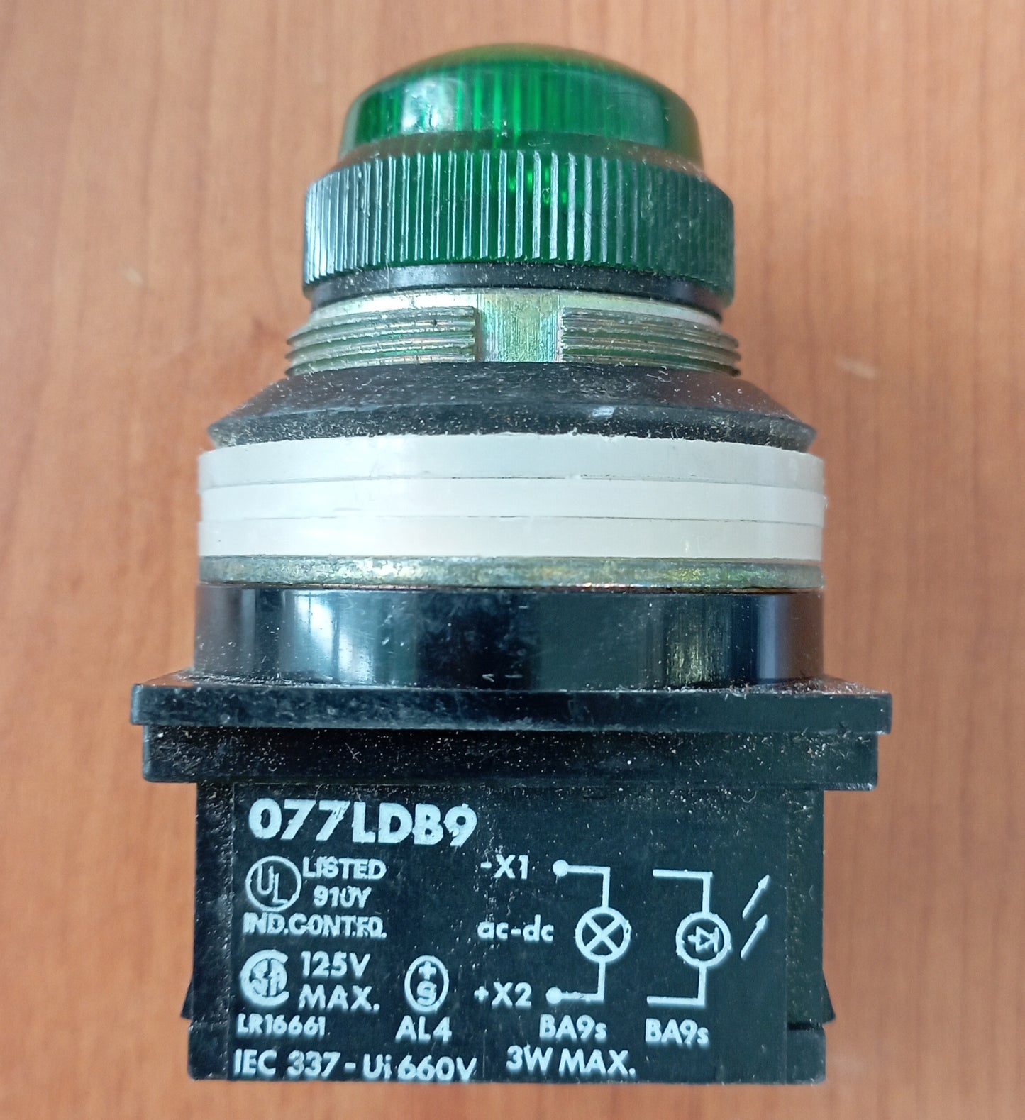 Cema 077 077LDB9 125V 3W max
Colore verde