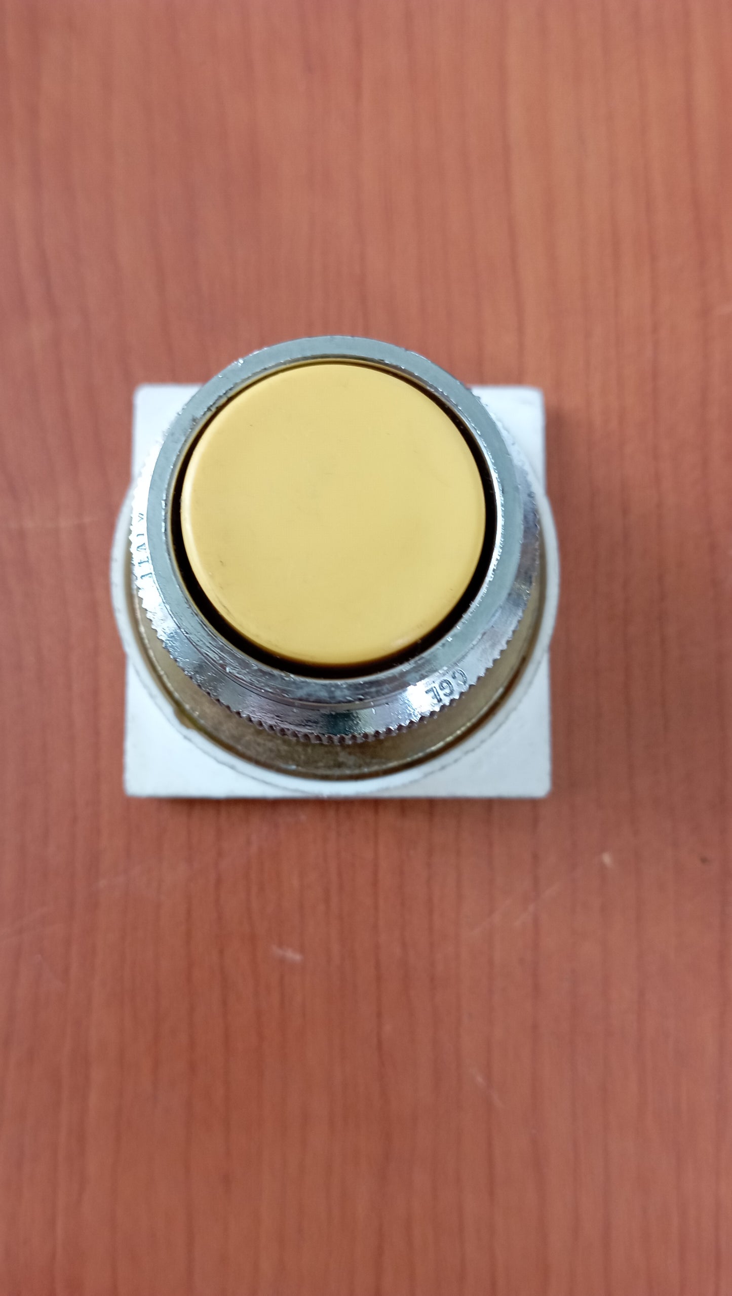 CEMA CGE 077P11 pulsante normale momentaneo NC+NA