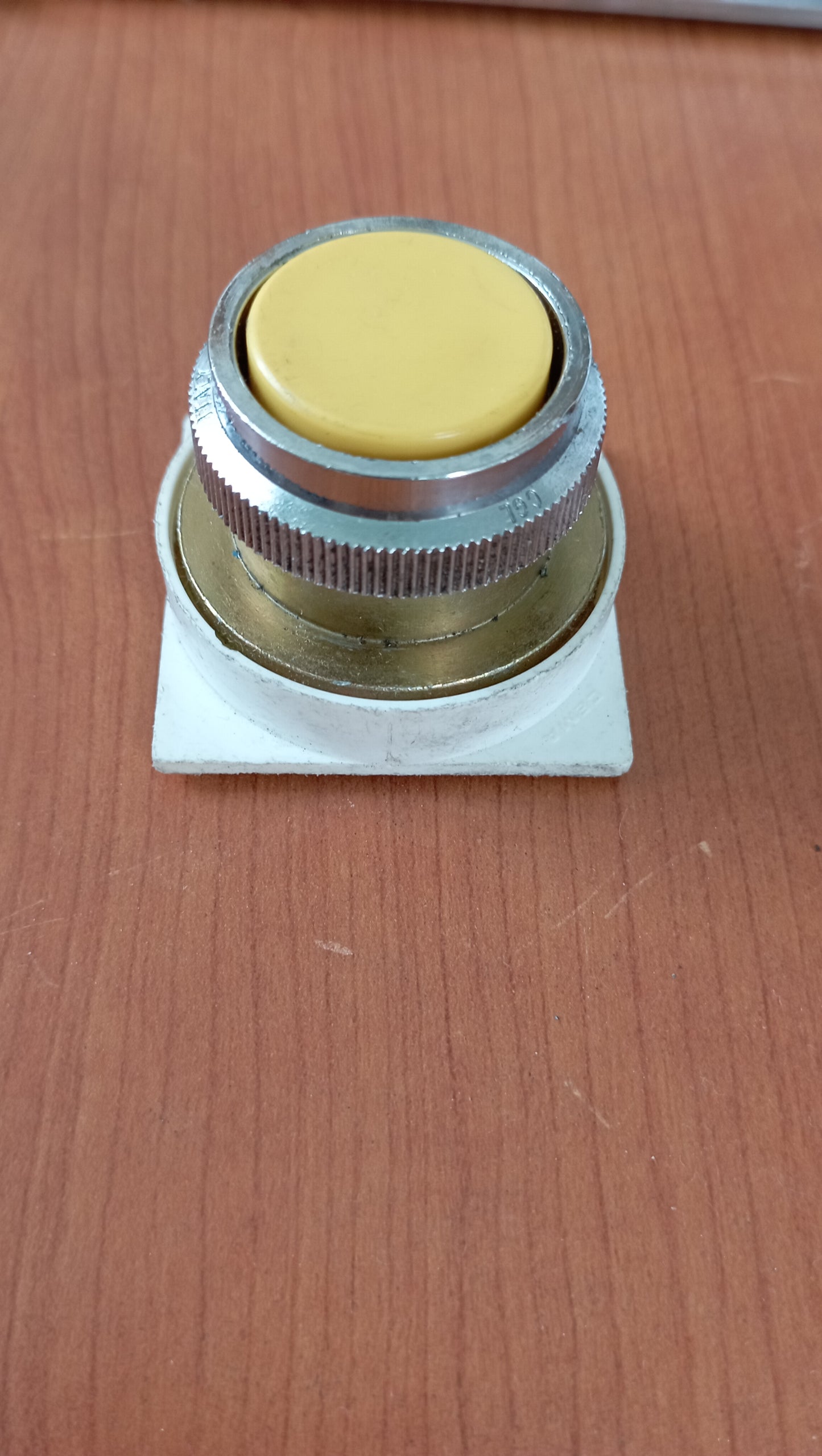 CEMA CGE 077P11 pulsante normale momentaneo NC+NA