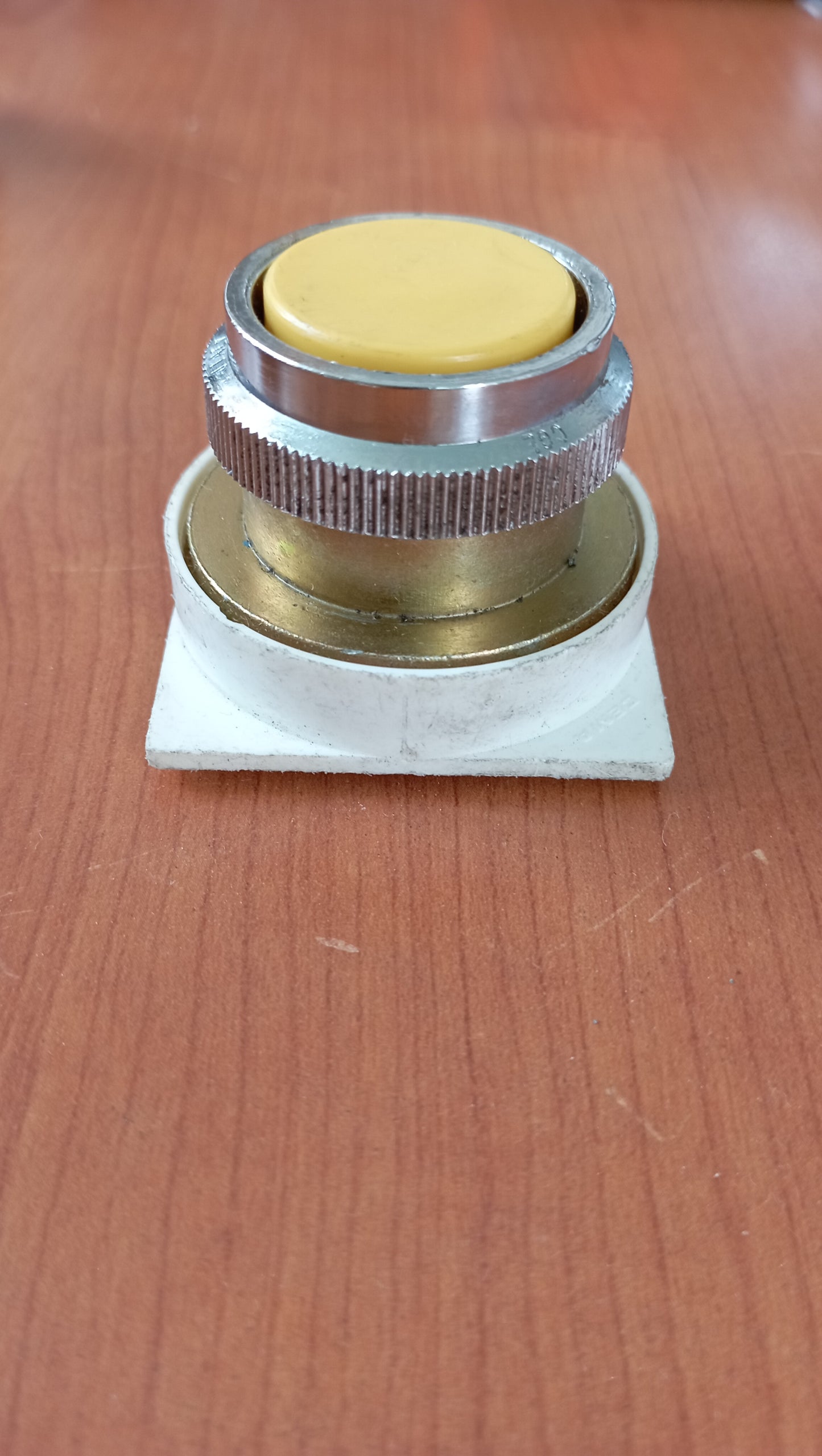 CEMA CGE 077P11 pulsante normale momentaneo NC+NA