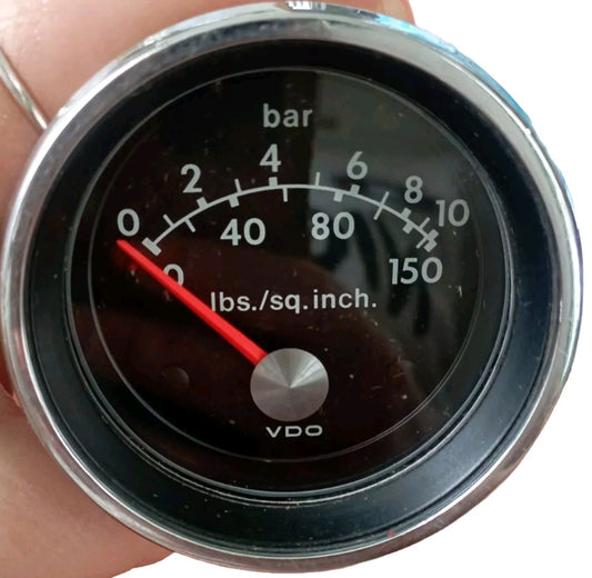 Misuratore Pressione Olio Vdo 12 Volts.
Cromato 
0 10 bar