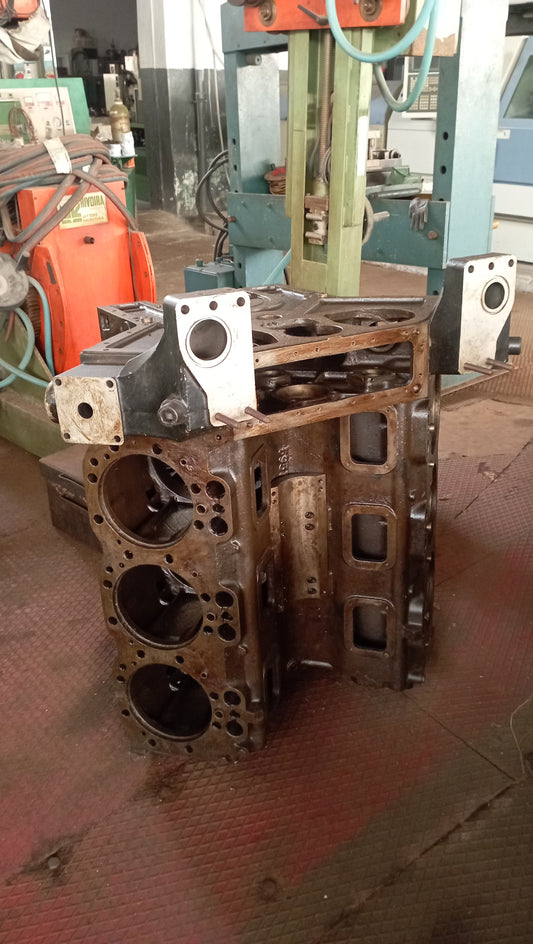 Incastellatura (monoblocco) motori Isotta Fraschini serie ID36 6 cilindri