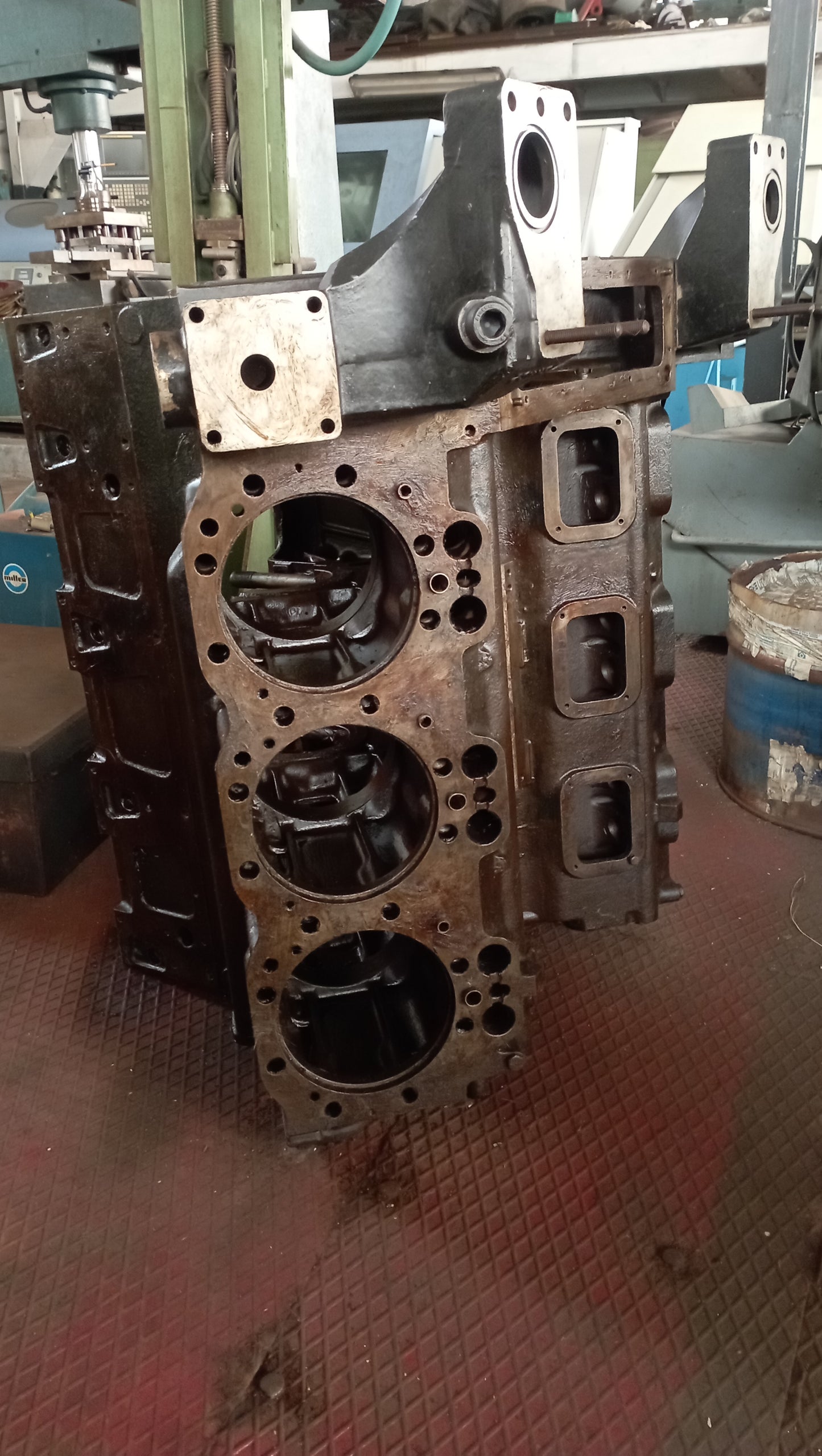 Incastellatura (monoblocco) motori Isotta Fraschini serie ID36 6 cilindri