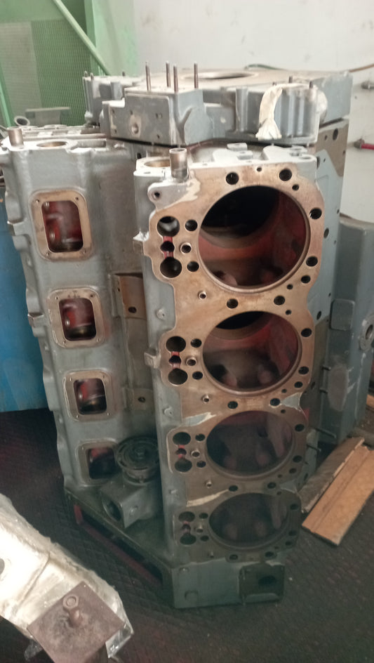 Incastellatura (monoblocco) motori Isotta Fraschini serie ID36 8 cilindri
