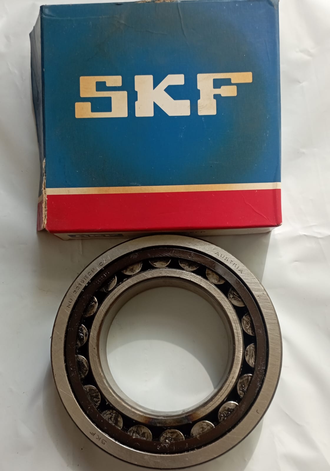 Cuscinetto SKF a una corona di rulli cilindrici, design NUP 2215 ECP/C 4VA301