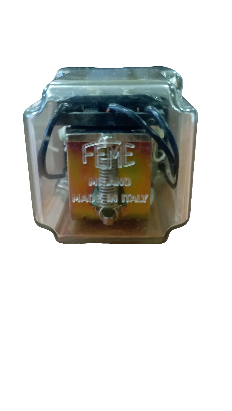 Relè marchio FEME con 3 contatti in scambio 24V