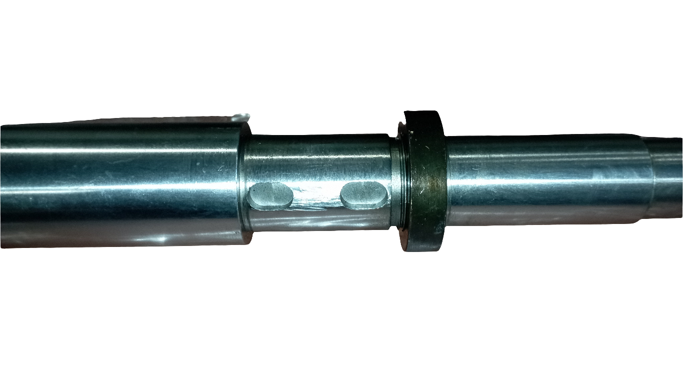 Albero in acciaio inox completo di filettature e cave chiavette per pompa acqua