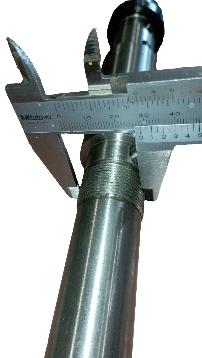 Albero in acciaio inox completo di filettature e cave chiavette per pompa acqua