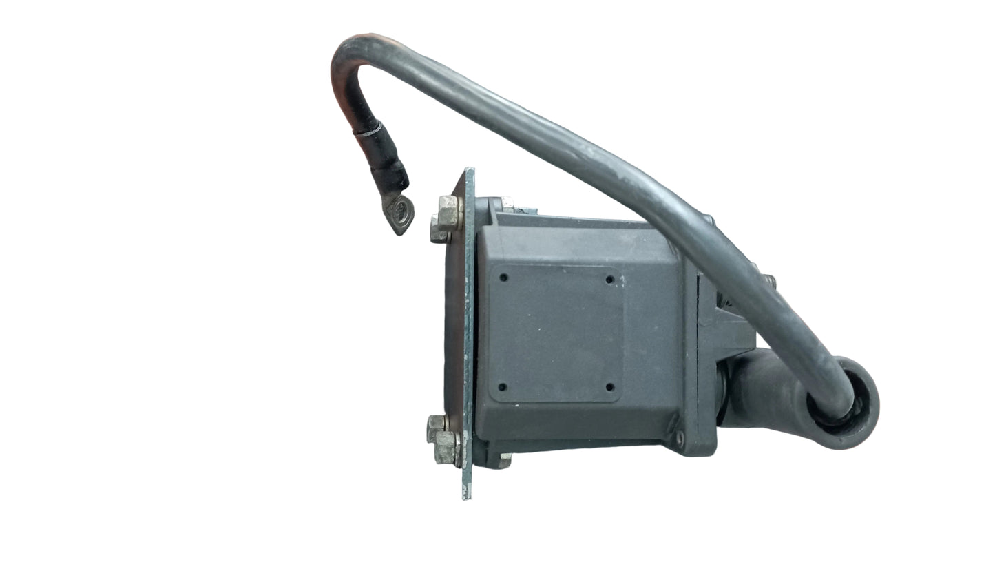 Interruttore sezionatore batteria elettrico, comprensivo di basetta di appoggio.