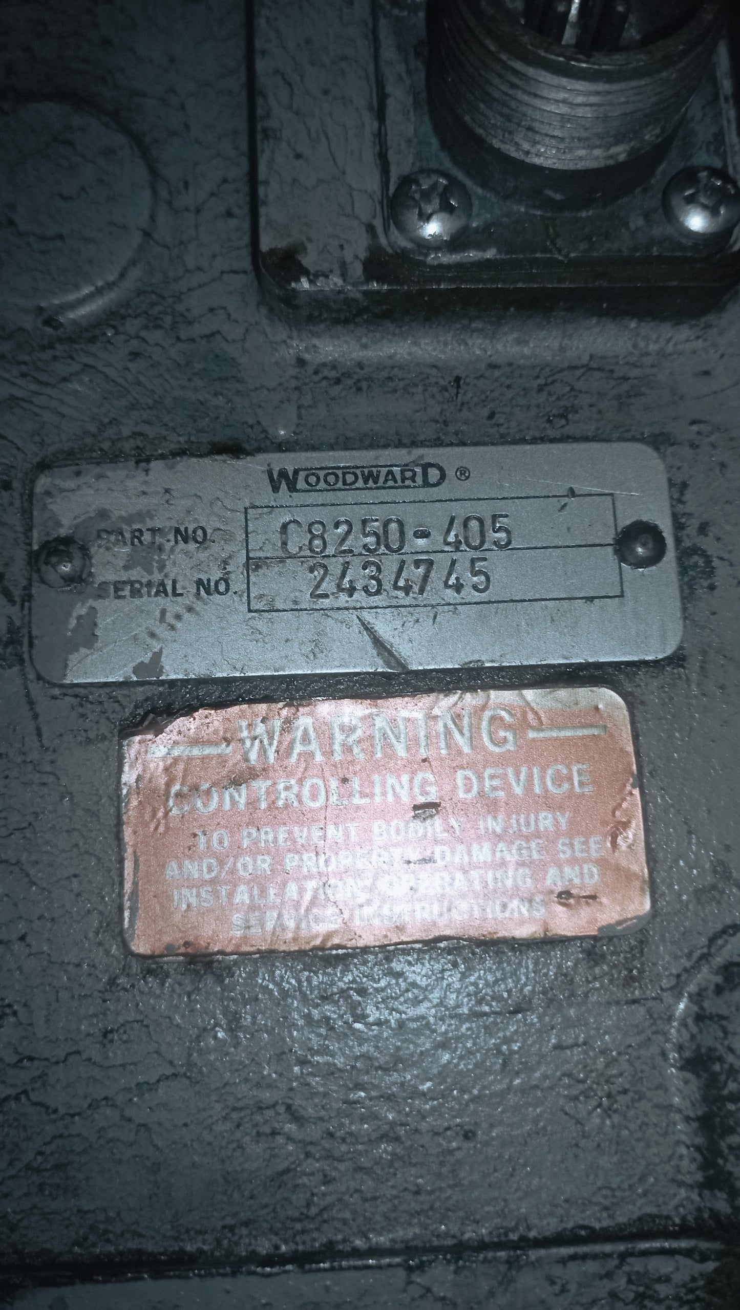 Attuatore regolatore Woodward 8250-405 usato in buono stato