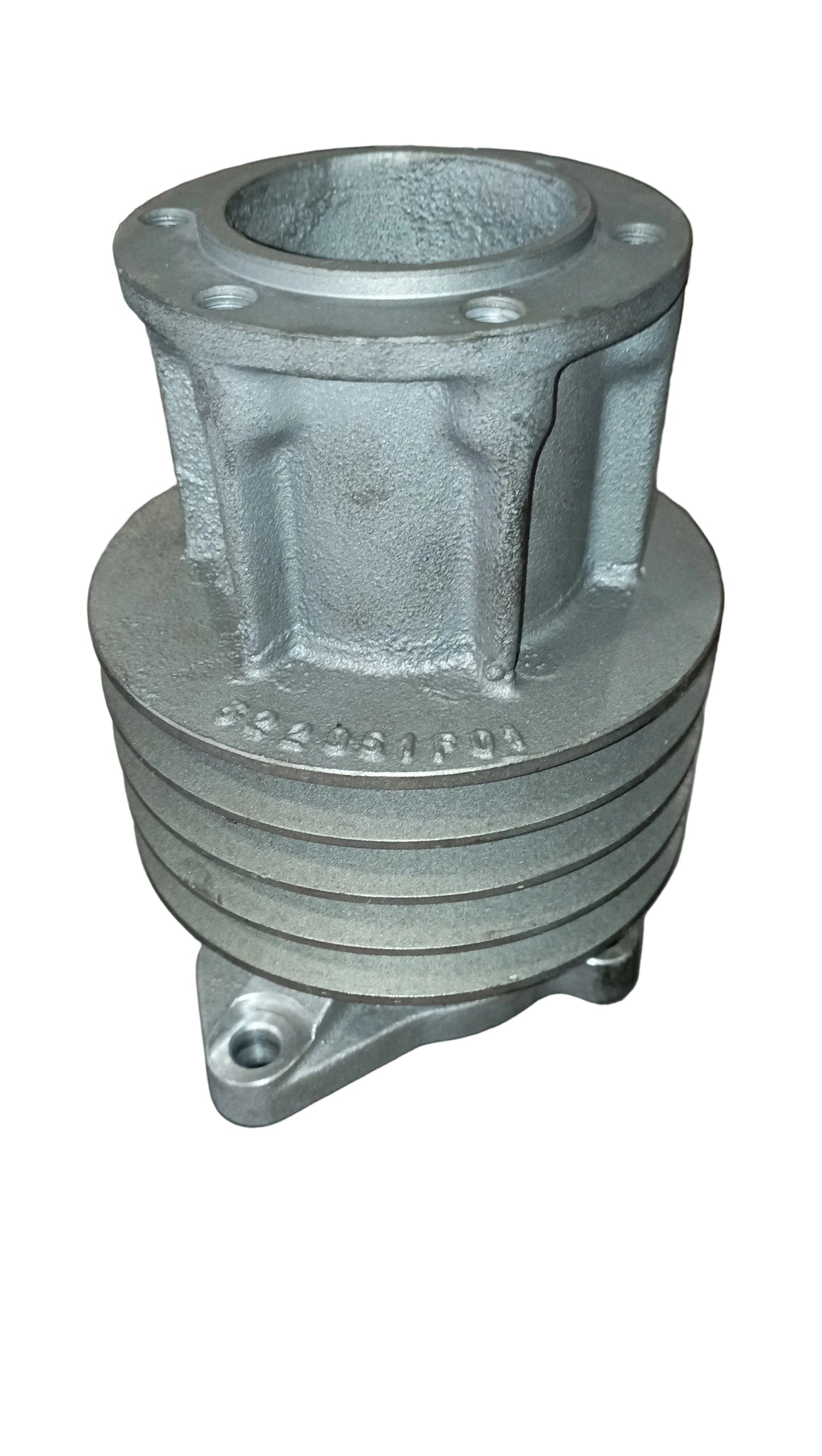 Puleggia comando ventola alternatore motore Isotta Fraschini L 1306 T3TE, comprensiva di albero, cuscinetto e supporto attacco.