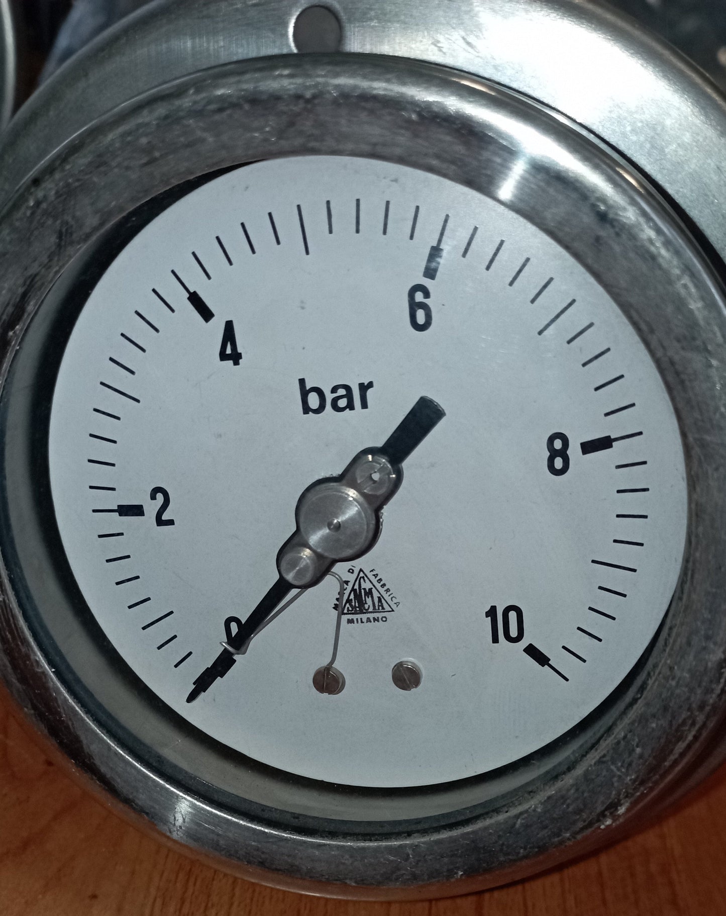 Manometro 0 10 Bar con attacco posteriore