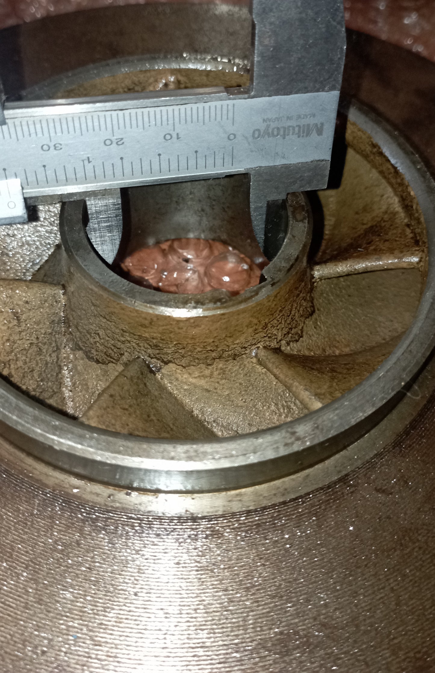 Girante in ghisa e acciaio per pompa acqua motori MWM, DEUTZ 4