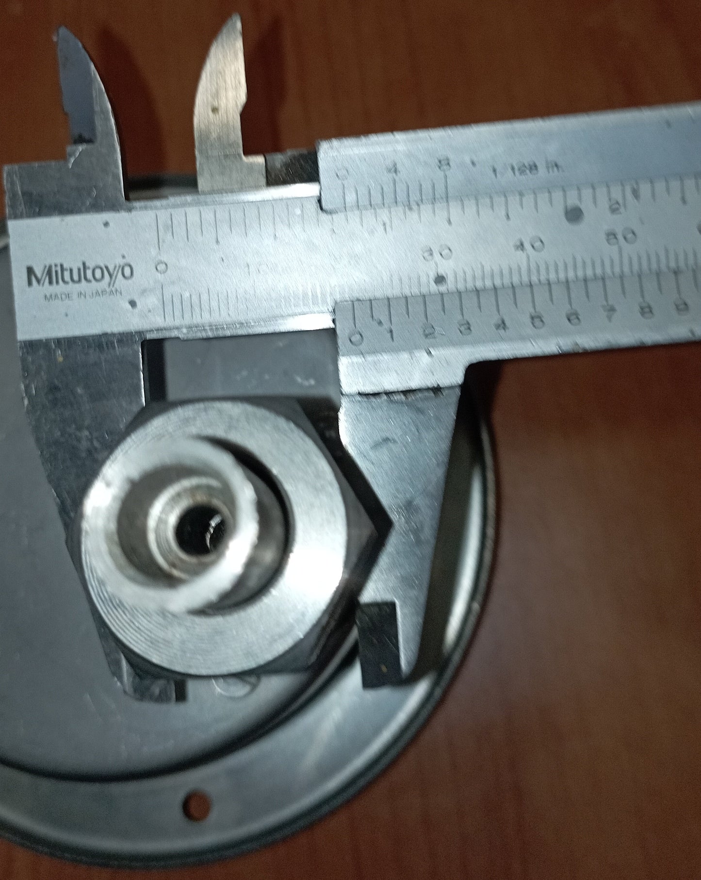 Manometro 0 10 Bar con attacco posteriore