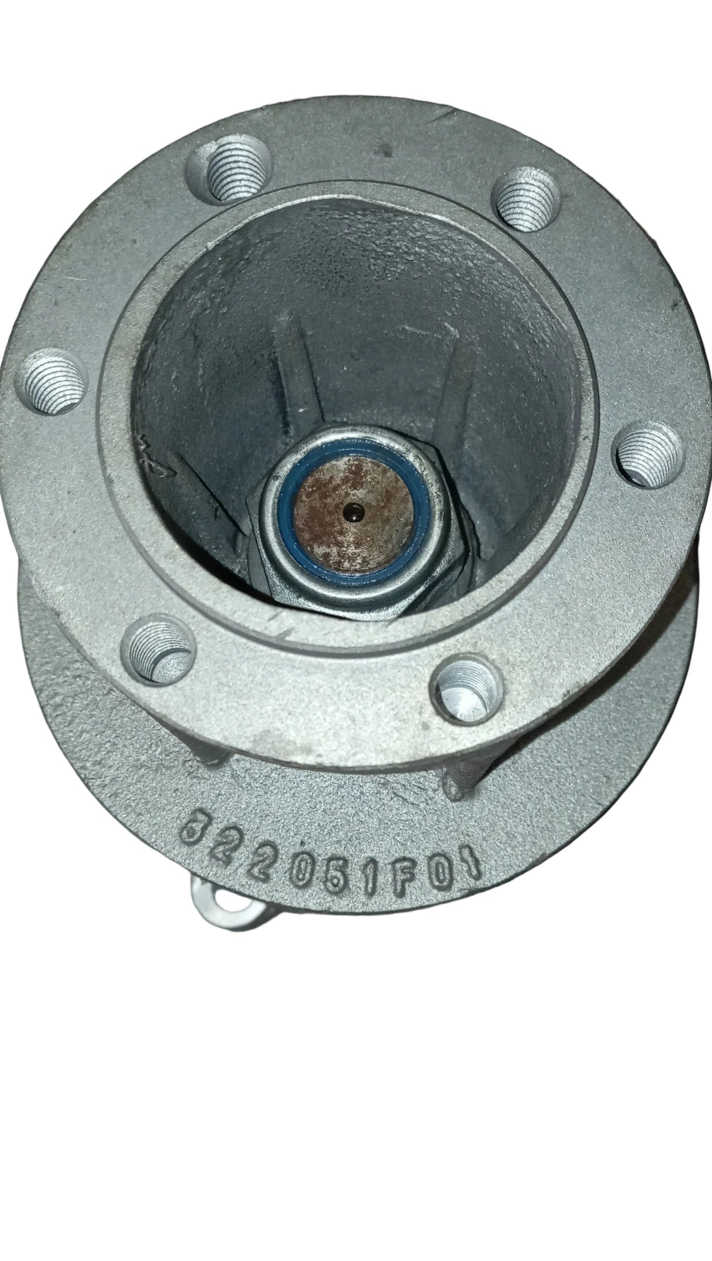 Puleggia comando ventola alternatore motore Isotta Fraschini L 1306 T3TE, comprensiva di albero, cuscinetto e supporto attacco.