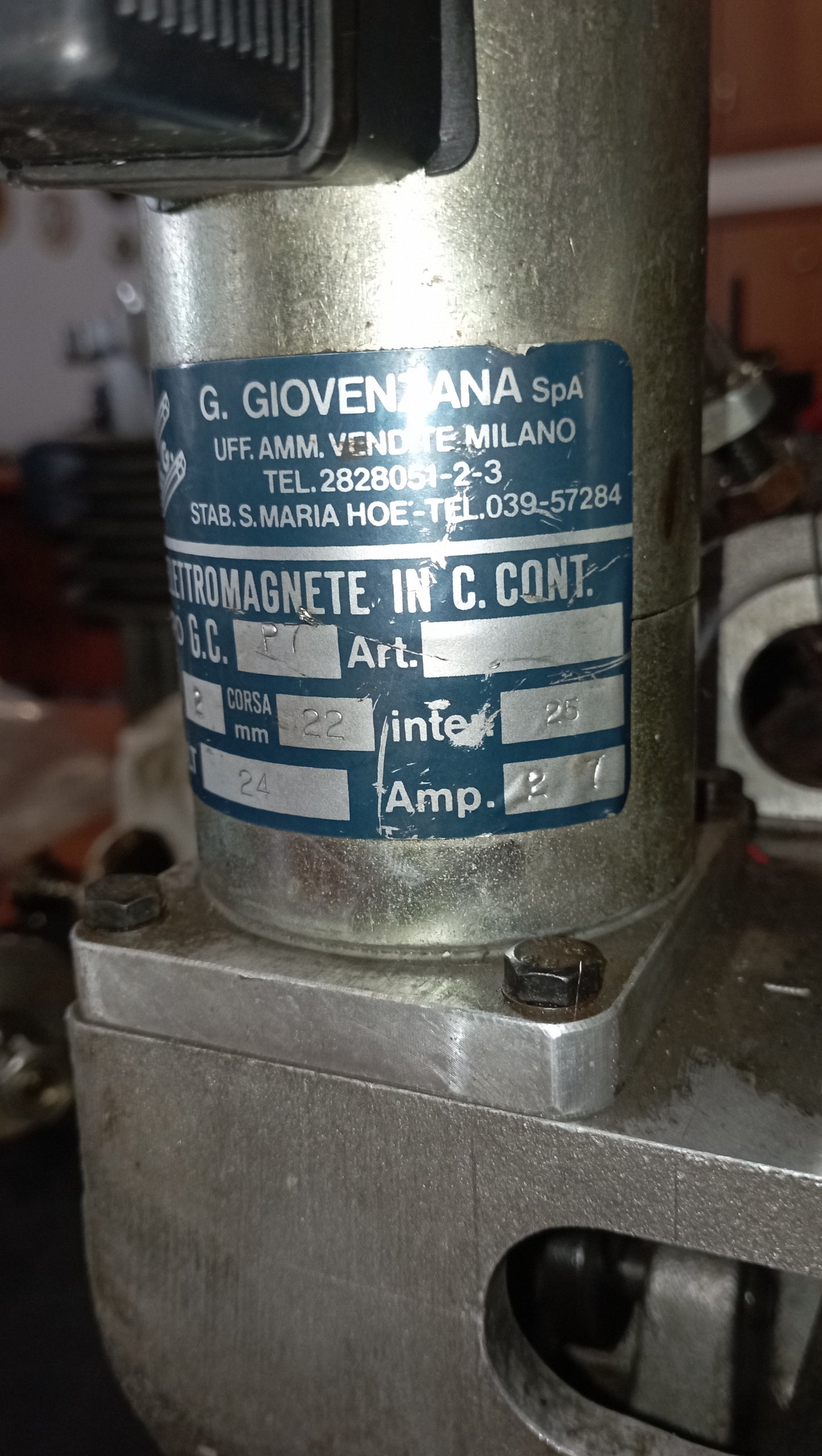 Elettromagnete industriale composto da ELETTROMAGNETE TIPO P7 e ELETTROMAGNETE TIPO GCP 5 Volts 24